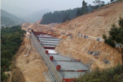 高速公路護(hù)坡泡沫混凝土填充